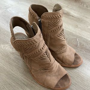 Vince Camuto Sandals